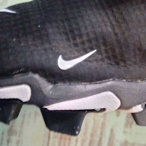 Nike Alpha Menace 3 Men\'s Football Cleats Size 10 Black and White